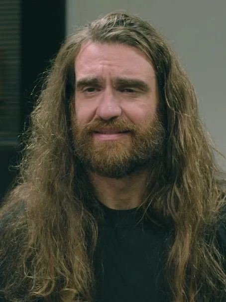 George Basil interpreta a Everyone en Peanut