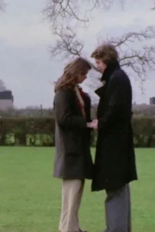 Sue Bishop interpreta a Eleanor en Pebbles in the Flood