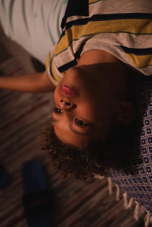 Anaïs Rizzo interpreta a Azrah en Pediment