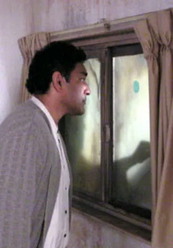 Glen McDonald interpreta a Simon en Peep