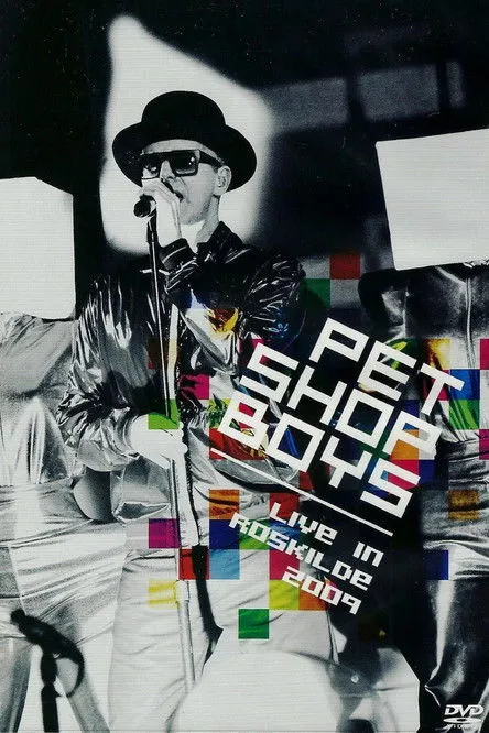 Chris Lowe interpreta a Self en Pet Shop Boys: Live at Roskilde Festival 2009