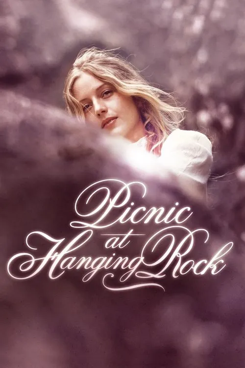 Wynn Roberts interpreta a Sgt. Bumpher en Picnic en Hanging Rock