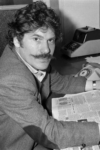 Jean-François Kahn interpreta a Self en Pierre Péan - Edwy Plenel : Les Chevaliers du journalisme français