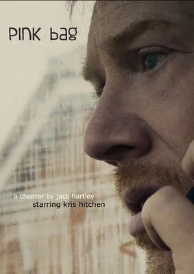 Kris Hitchen interpreta a en Pink Bag