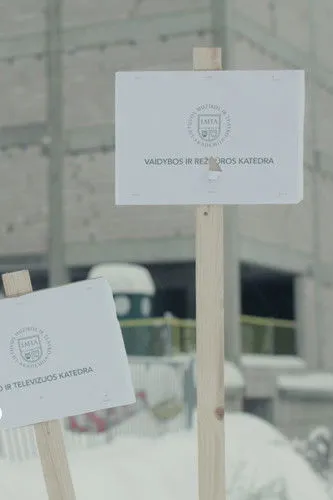 Evaldas Klimas interpreta a Self (archive footage) en Pirtis, kurios nebuvo