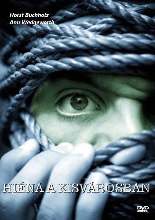 Polly Holliday interpreta a Miss Pearson en Pittsville - Ein Safe voll Blut