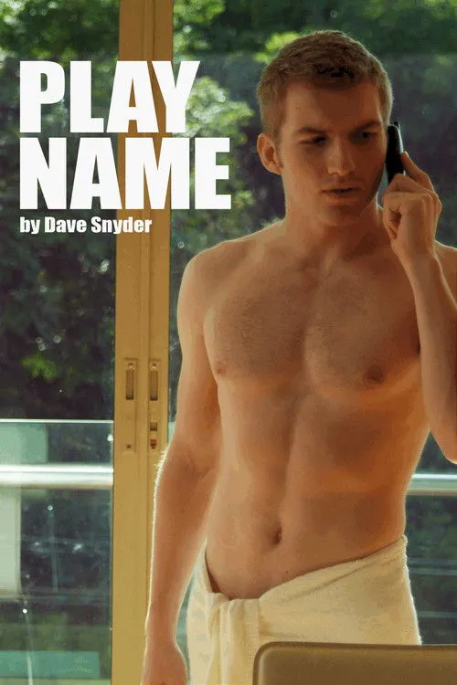 Tom Macy interpreta a en Play Name