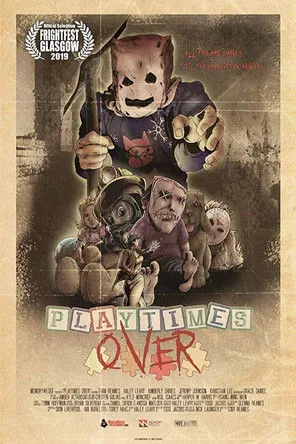 Evan Reames interpreta a Dee en Playtime's Over