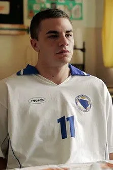 Dino Šarija interpreta a Jugoslavenski putnik kroz vrijeme / Yugoslav time traveler en Pokoravanje