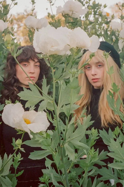 Katerina Tannenbaum interpreta a Girl 2 en Poor Cherries