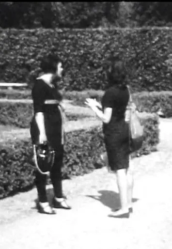 Chloé Delaume interpreta a (Le rêve de Chloé) en Portraits rêvés