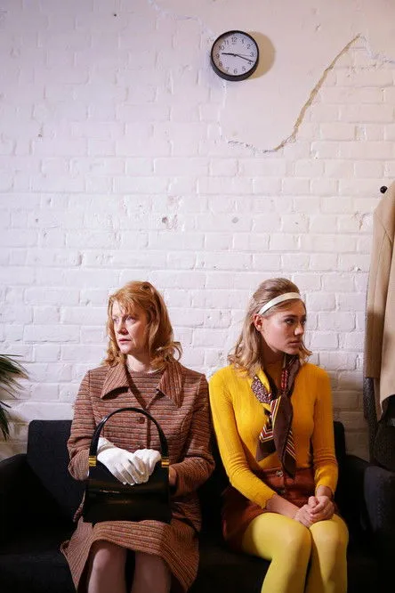 Alex Walton interpreta a The Photographer en Pose