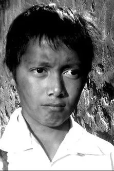 Alfonso Bravo interpreta a Priest en Primera comunión