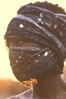 Axelle Munezero interpreta a  en Prison of the Sun