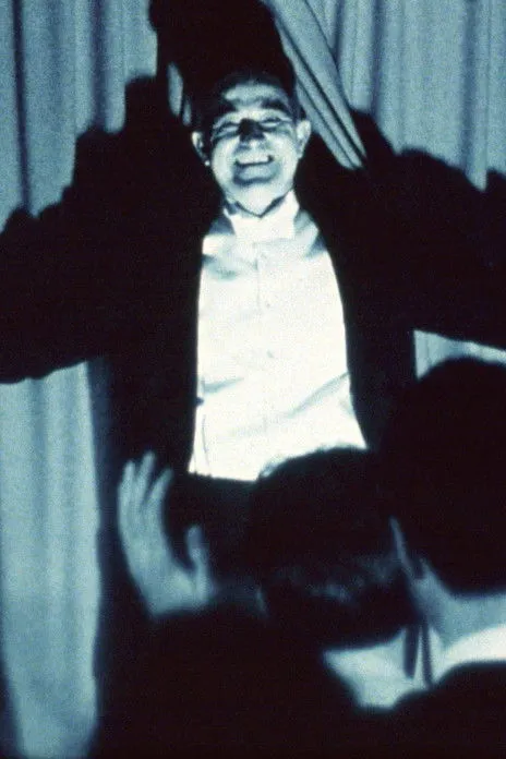 John Flaus interpreta a Goethe en Puppenhead