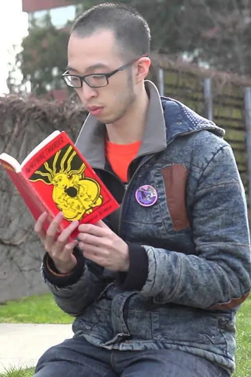 Jen Sungshine interpreta a Self en Radicalizing Intimacy in Queer Asian Canadian Youth