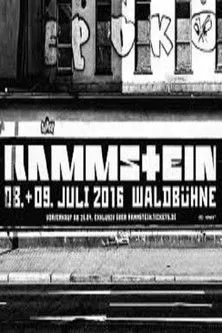 Oliver Riedel interpreta a Self en Rammstein: Berlin Waldbühne