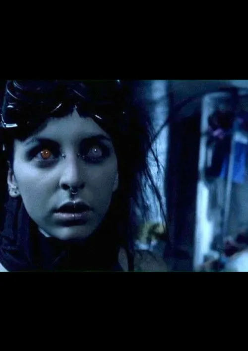 Sara G. interpreta a en Recuerdos de metal