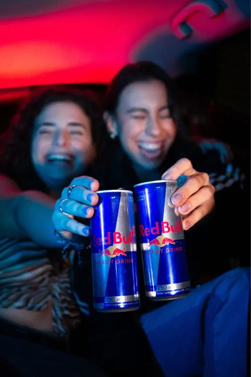 Yasmin Toretta interpreta a Yasmin en RedBull: Volta às aulas