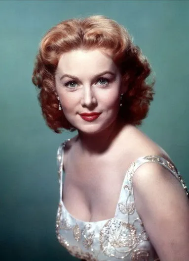 Rhonda Fleming interpreta a Herself en Rhonda Fleming: A Cinderella Story
