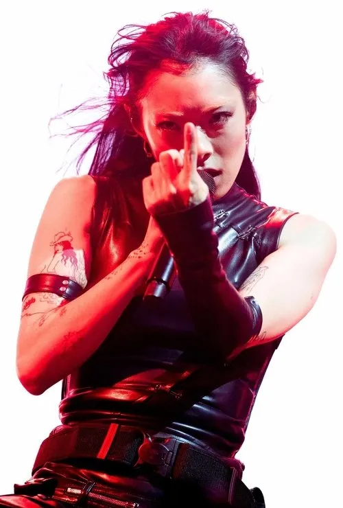 Rina Sawayama interpreta a Self en Rina Sawayama: Glastonbury 2023