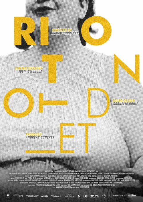 Magda Albrecht interpreta a  en Riot Not Diet