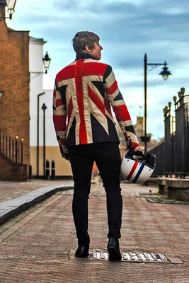 Gavin Watkins interpreta a Himself / "Flash Morgan Webster" en Road Back To Malice