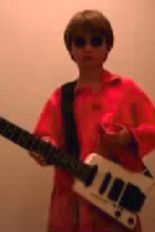 Douglas Adams interpreta a Black shoe and blue jeans trouser leg en Rockstar