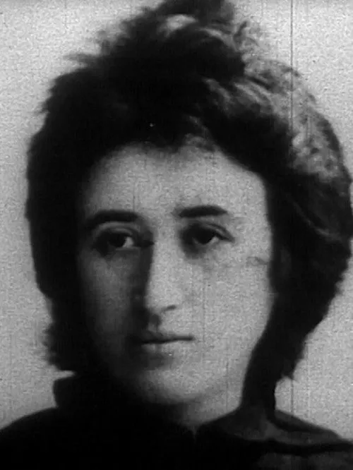 Irma Münch interpreta a Narrator en Rosa Luxemburg - Stationen ihres Lebens