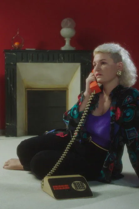 Charlotte Bayer-Broc interpreta a en Rose Minitel