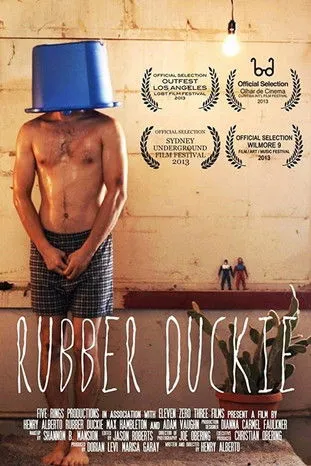 Adam Vaughn interpreta a Daniel en Rubber Duckie