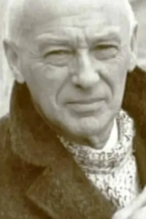 ????? ?????? interpreta a Archive footage en С Романом Карменом... Путешествие в молодость