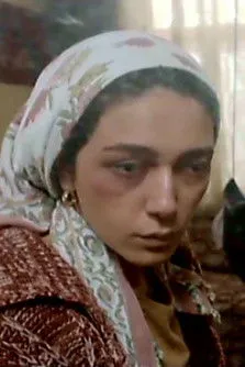 Sebnem Hassanisoughi interpreta a en Salıncak