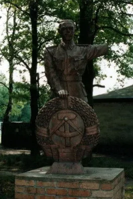 Jürgen Böttcher interpreta a Self en Sammelsurium - Ein ostelbischer Kulturfilm