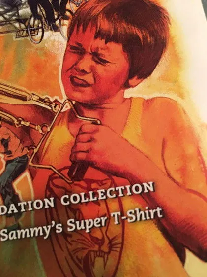 Julian Holloway interpreta a Mr. Trotter en Sammy's Super T-Shirt