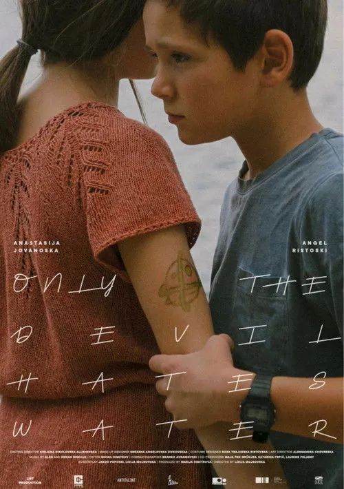 Tinka Risteska interpreta a Mira en Само ѓаволот се плаши од вода