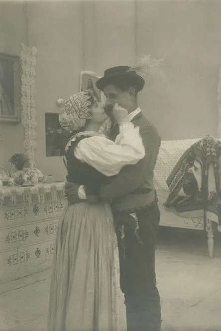 Andor Szakács interpreta a en Sárga csikó