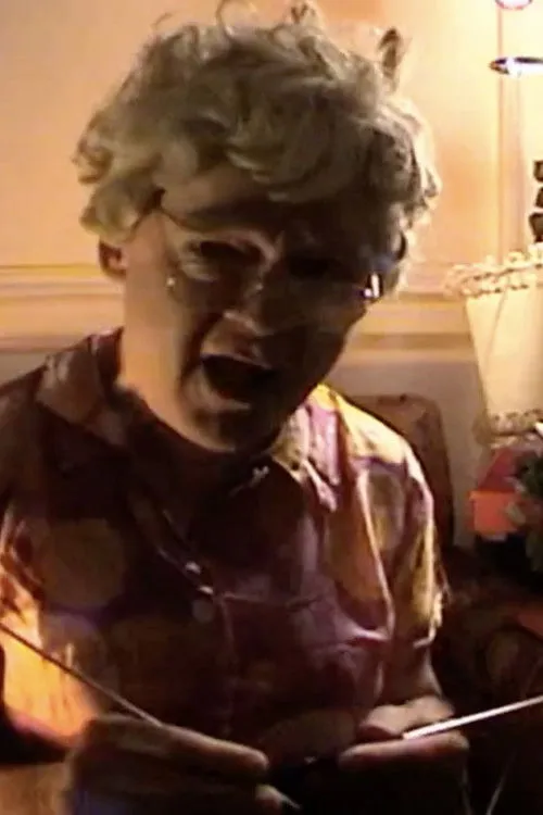 Tony Conrad interpreta a Mrs. Claus en Scanty Claus