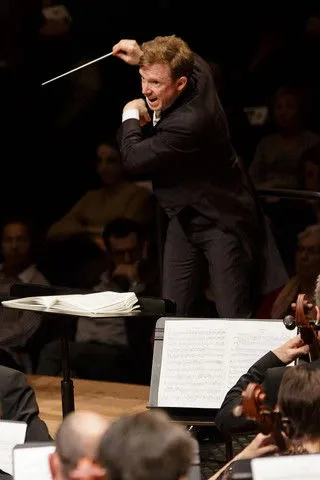 Daniel Harding interpreta a Dirigent en Schumann - Das Paradies und die Peri