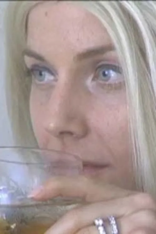 Jennifer Rapp interpreta a Agatha en Scorpions & Frogs