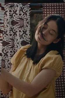 Sekar Sari interpreta a Sekar en Sekar