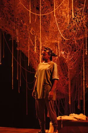 Tia Bannon interpreta a Kara en Seven Methods of Killing Kylie Jenner