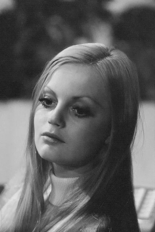 Alexandra Hay interpreta a Gayle en Shadow Game