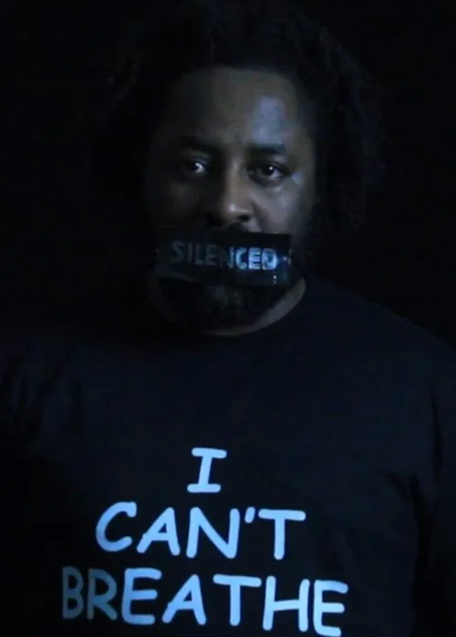 Daz KK Dua interpreta a en Silence Is an Action