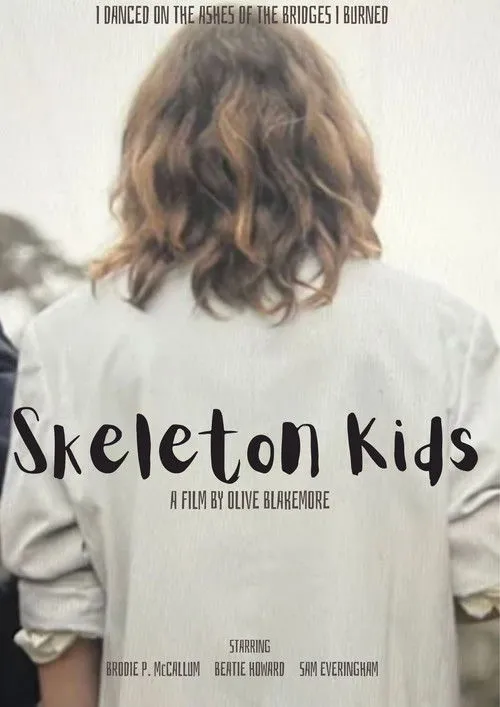 Sam Everingham interpreta a Gecko en Skeleton Kids
