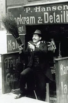 Mathilde Felumb Friis interpreta a  en Skorstensfejeren Kommer i Morgen