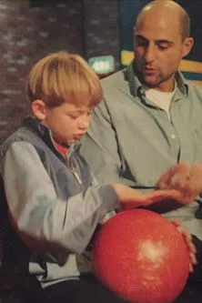 Mark Strong interpreta a Dad en Some Place Safe