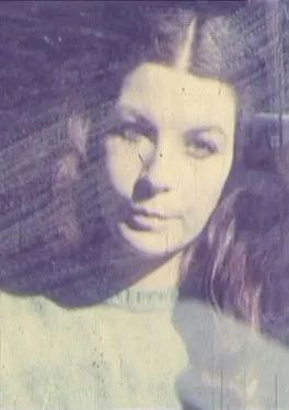 Cli-Cli Schoenherr interpreta a en Sonate: Graubild / Fraubild / Blaubild & Weisskader