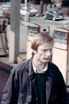 Otto Sander interpreta a en Sonnabend, der 1.