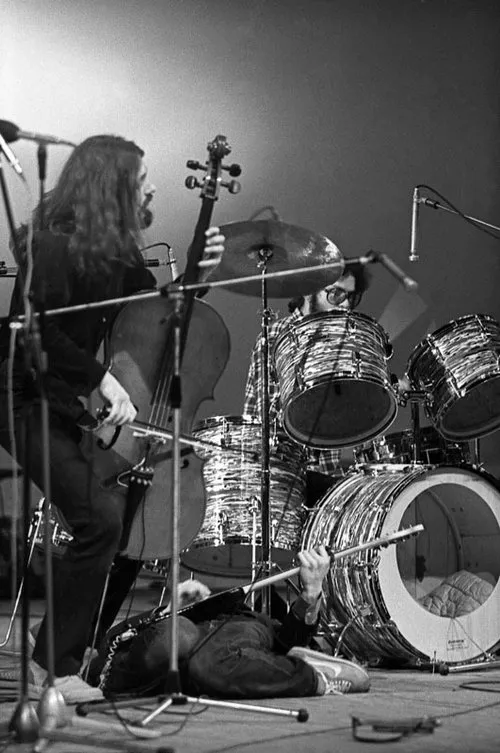 ??????? ???????? interpreta a Self en Soviet Rock